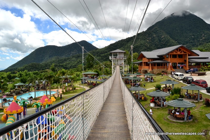 hanging bridge at Campuestohan Highland Resort