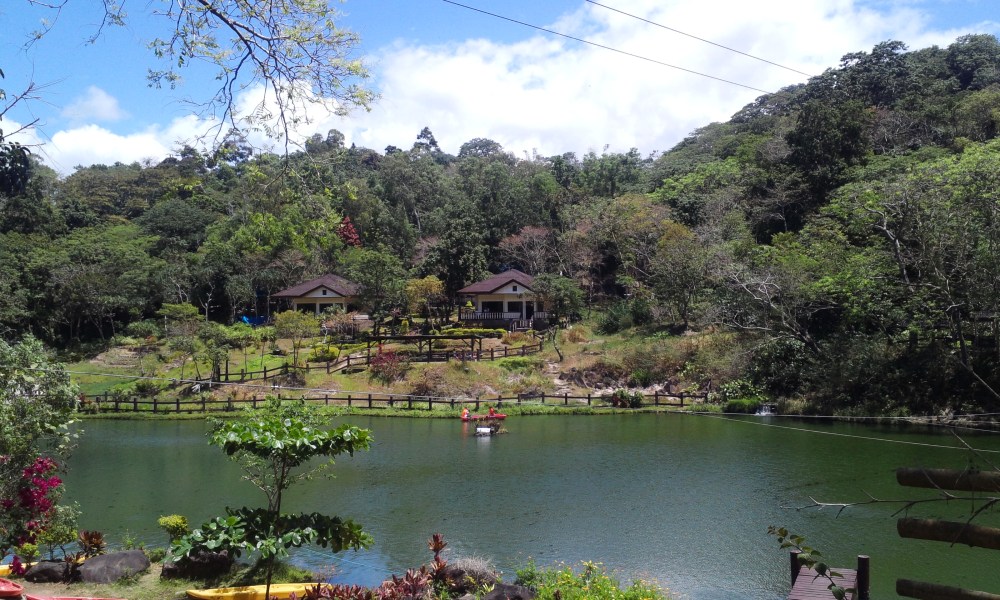 lake_in_mambukal